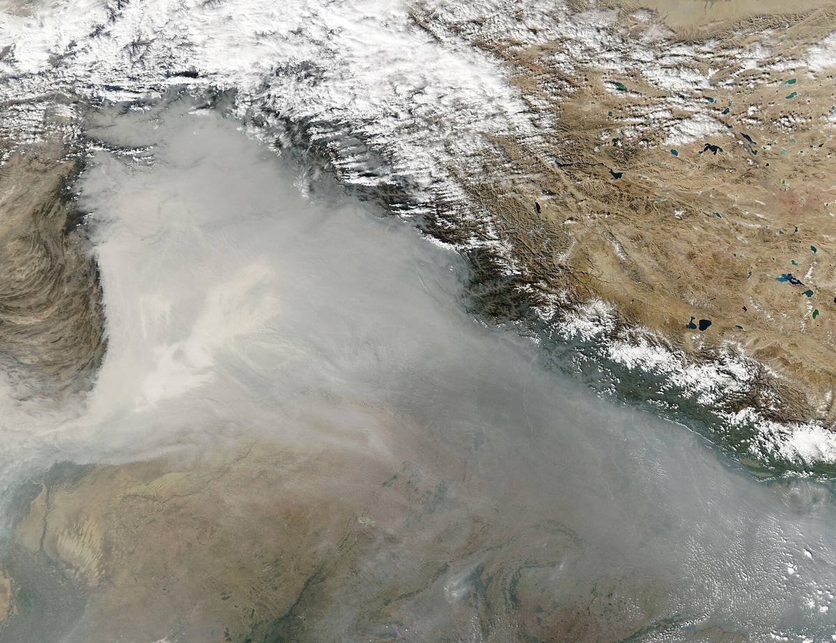 NASA satellite image of thick smog over northern Pakistan in November 2024